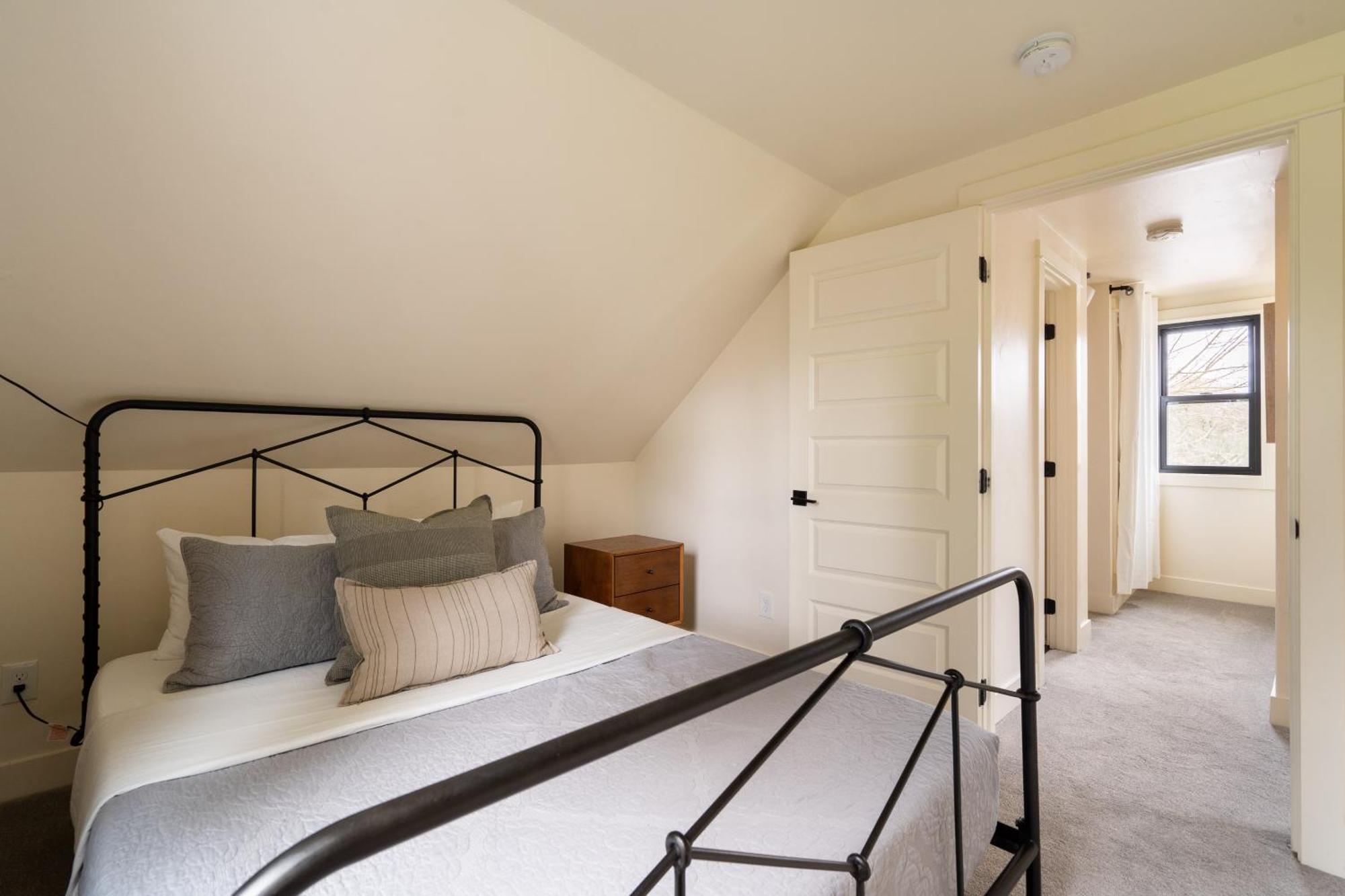 Collection - Fresh Remodel In Se 96bikescore Holiday home